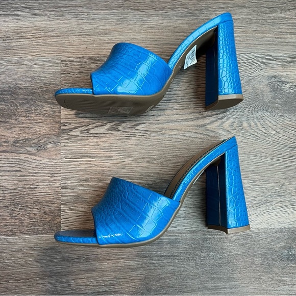 Windsor/Bamboo Women's Blue Croc Faux Leather Block Heels - Picture 3 of 6